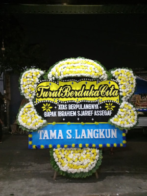 Papan Bunga Duka di Ngablak